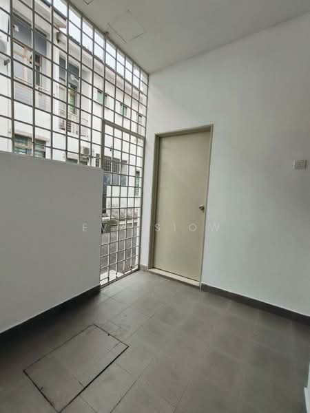 Rumah Teres 2 Tingkat untuk Dijual di Setia Tropika (Johor Bahru) - Eva Siow - Entrance - PropertyGuru.com.my
