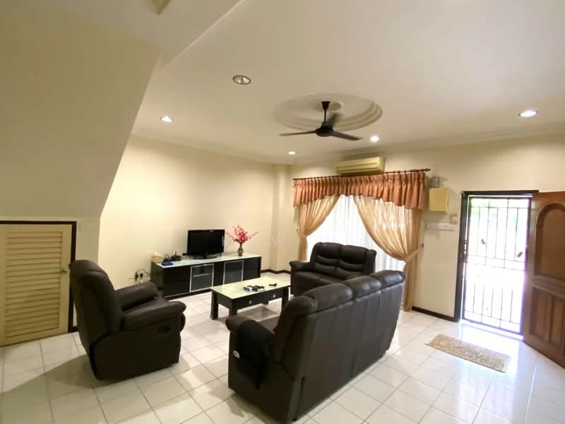 Rumah Teres 2 Tingkat untuk Disewa di Taman Cheras Vista (Cheras) - Kew . - Living Room - PropertyGuru.com.my