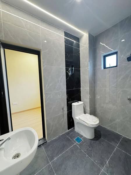 1-storey Terraced House for Sale in Taman Skudai Baru (Skudai) - Elaine Tan - Bathroom - PropertyGuru.com.my