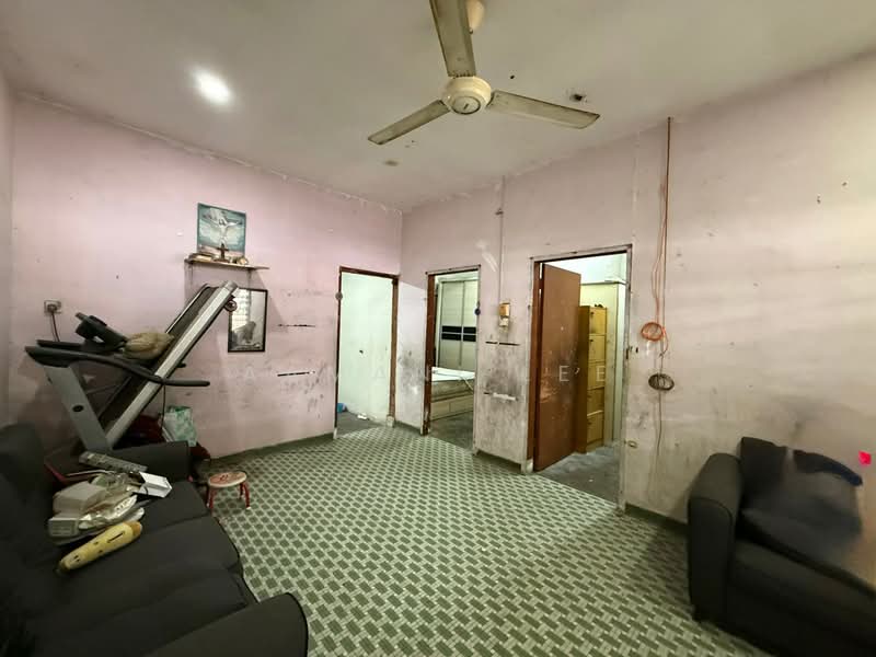 1-storey Terraced House for Sale in Taman Abad (Johor Bahru) - Aamani Lee - Living Room - PropertyGuru.com.my