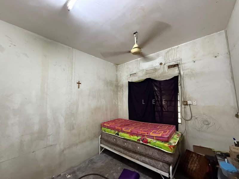 1-storey Terraced House for Sale in Taman Abad (Johor Bahru) - Aamani Lee - Bedroom - PropertyGuru.com.my