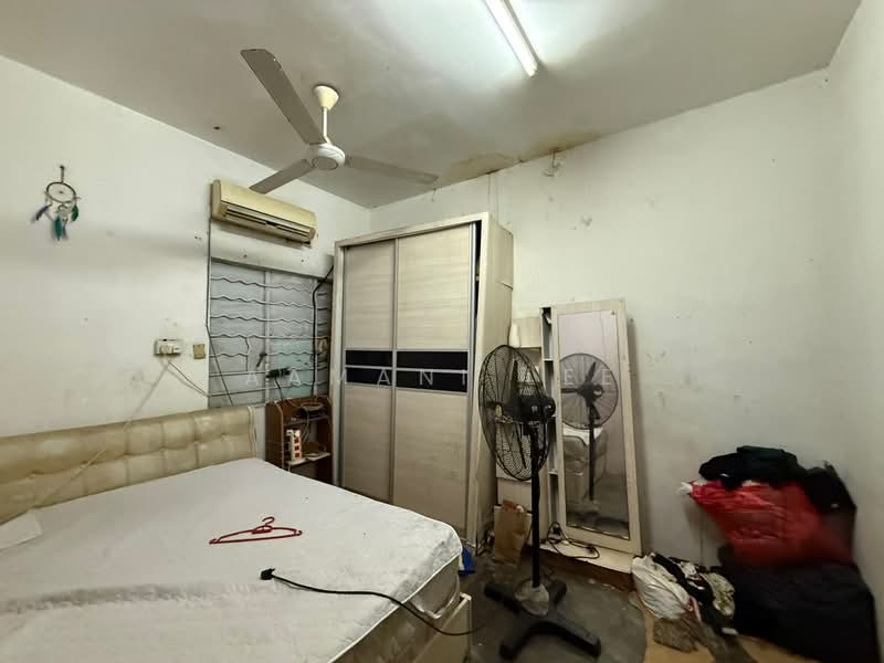 1-storey Terraced House for Sale in Taman Abad (Johor Bahru) - Aamani Lee - Bedroom - PropertyGuru.com.my
