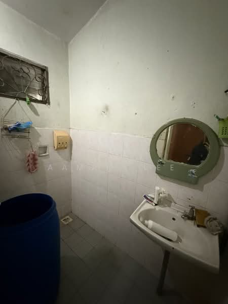 1-storey Terraced House for Sale in Taman Abad (Johor Bahru) - Aamani Lee - Bathroom - PropertyGuru.com.my