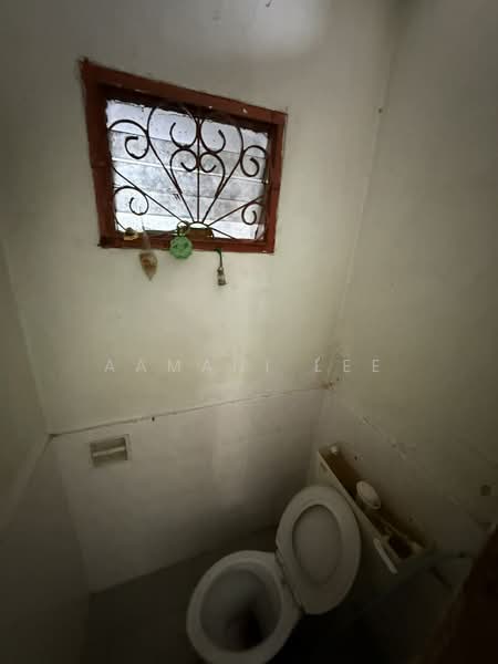 1-storey Terraced House for Sale in Taman Abad (Johor Bahru) - Aamani Lee - Bathroom - PropertyGuru.com.my