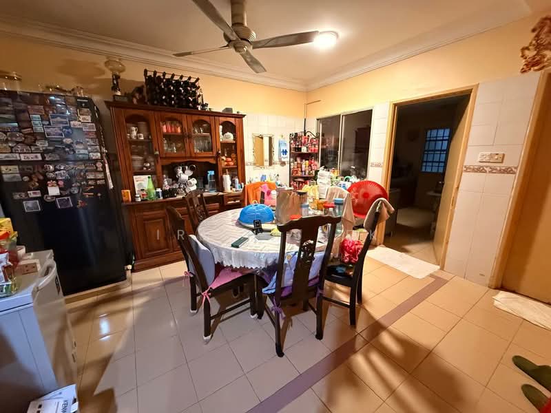 Rumah Teres 2 Tingkat untuk Dijual di Kota Kemuning (Shah Alam) - Irish Shek - Dining Room - PropertyGuru.com.my