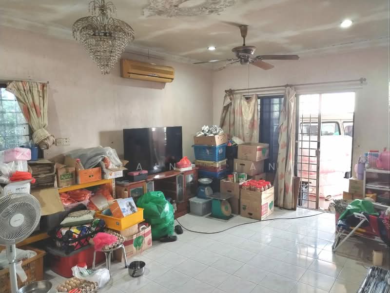 Rumah Teres 2 Tingkat untuk Dijual di Taman Sungai Besi Indah (Seri Kembangan) - Elaine Lian - Living Room - PropertyGuru.com.my