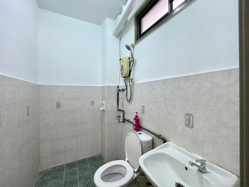 2-storey Terraced House for Sale in Sungai Ara (Penang) - Hong . - Bathroom - PropertyGuru.com.my