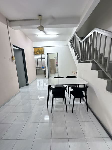 Rumah Bandar untuk Disewa di Taman Bukit Cheng (Cheng) - Jason Tay - Interior - PropertyGuru.com.my
