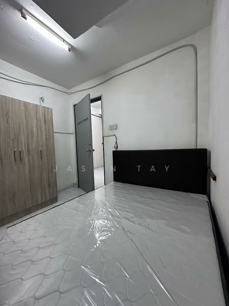 Rumah Bandar untuk Disewa di Taman Bukit Cheng (Cheng) - Jason Tay - Bedroom - PropertyGuru.com.my