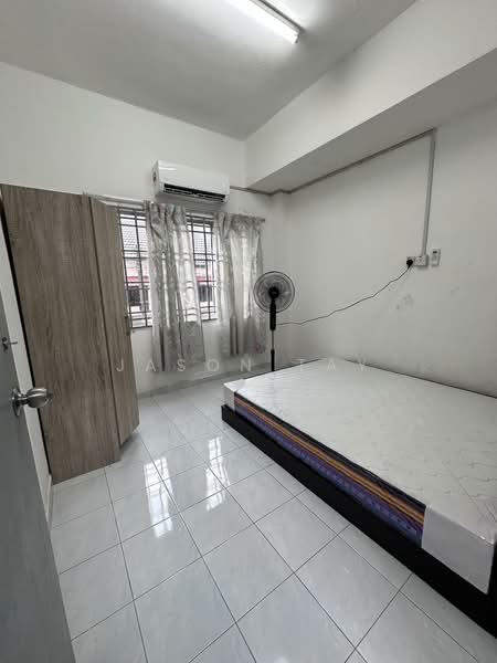 Rumah Bandar untuk Disewa di Taman Bukit Cheng (Cheng) - Jason Tay - Bedroom - PropertyGuru.com.my