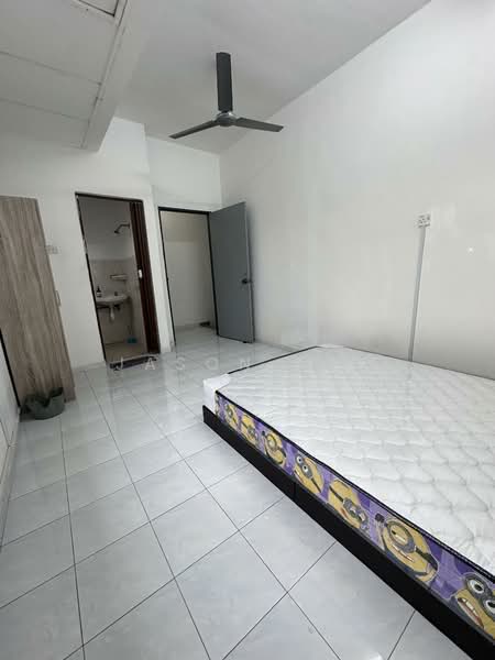 Rumah Bandar untuk Disewa di Taman Bukit Cheng (Cheng) - Jason Tay - Bedroom - PropertyGuru.com.my