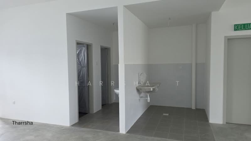 Shop / Office for Rent in Semenyih (Selangor) - Tharrsha. T - Bathroom - PropertyGuru.com.my