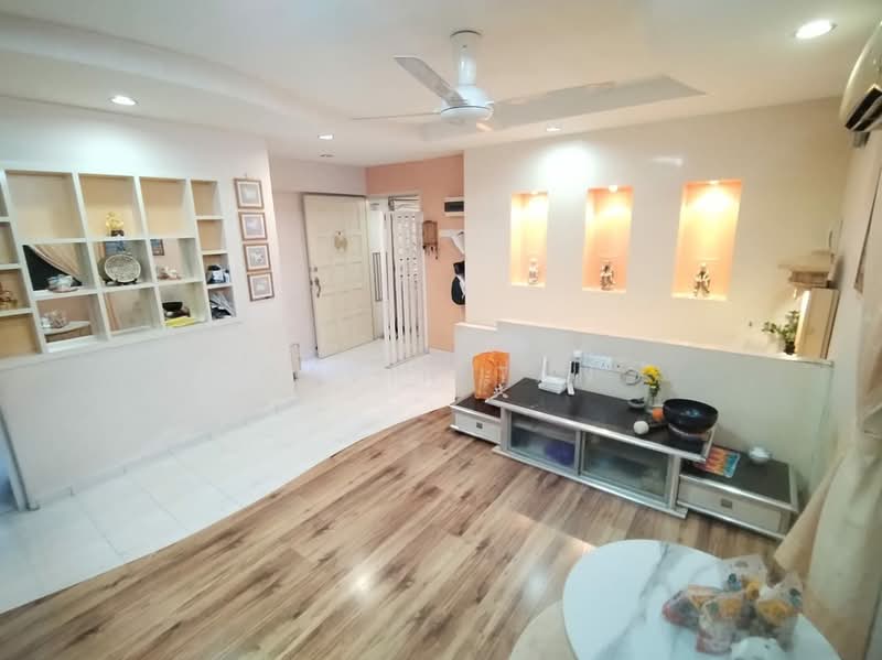 Pangsapuri untuk Dijual di Taman Pekaka Block 31 - Gavin Tan - Living Room - PropertyGuru.com.my
