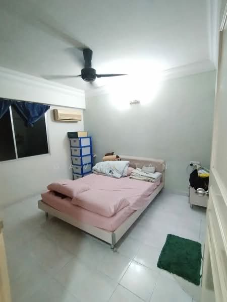 Pangsapuri untuk Dijual di Taman Pekaka Block 31 - Gavin Tan - Bedroom - PropertyGuru.com.my