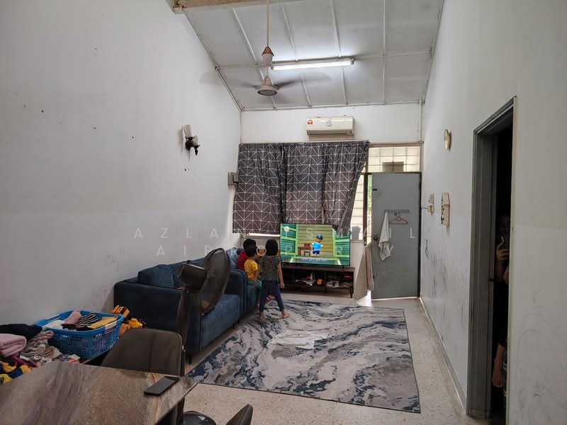 Rumah Teres untuk Dijual di Masai (Johor) - Azlan Ismail aiproperty - Living Room - PropertyGuru.com.my