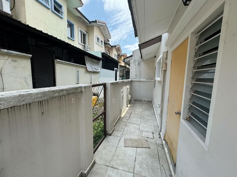 2-storey Terraced House for Sale in Taman Kelana Idaman (Ara Damansara) - Elvis Kok - Exterior - PropertyGuru.com.my