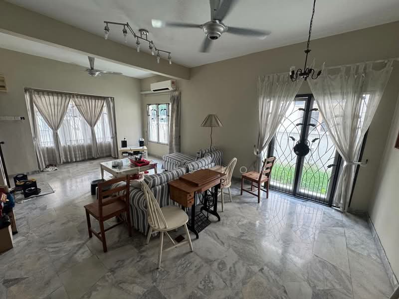 2-storey Terraced House for Sale in Taman Kelana Idaman (Ara Damansara) - Elvis Kok - Living Room - PropertyGuru.com.my