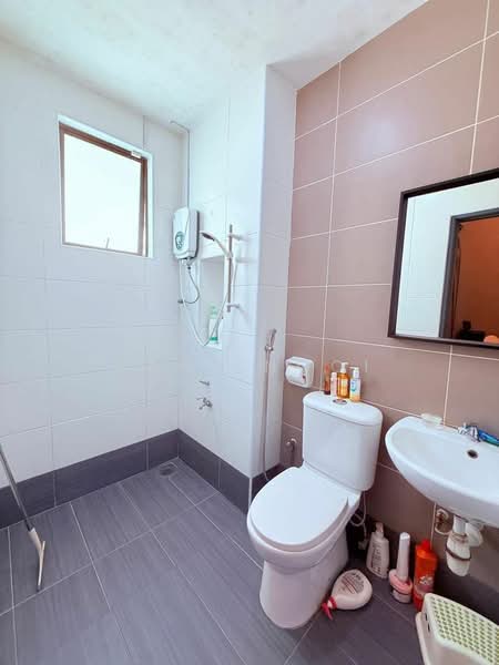 Rumah Teres 2 Tingkat untuk Dijual di Bandar Dato Onn (Tebrau) - Jane Ngoi - Bathroom - PropertyGuru.com.my