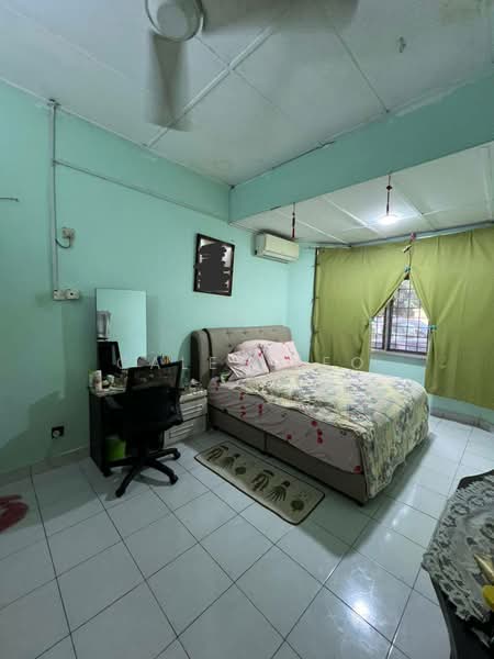Rumah Teres 1 Tingkat untuk Dijual di Taman Rinting (Masai) - Caleb Yeo - Bedroom - PropertyGuru.com.my