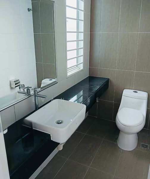 Semi-Detached House for Rent in Seri Kembangan (Selangor) - Evanslee . - Bathroom - PropertyGuru.com.my