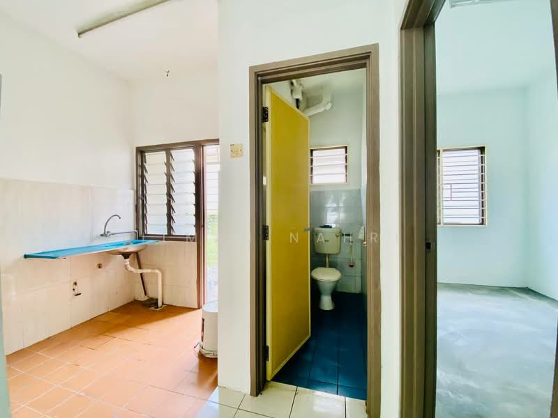 2-storey Terraced House for Sale in Taman Lestari Putra (Seri Kembangan) - Ilman Nahri - Kitchen - PropertyGuru.com.my