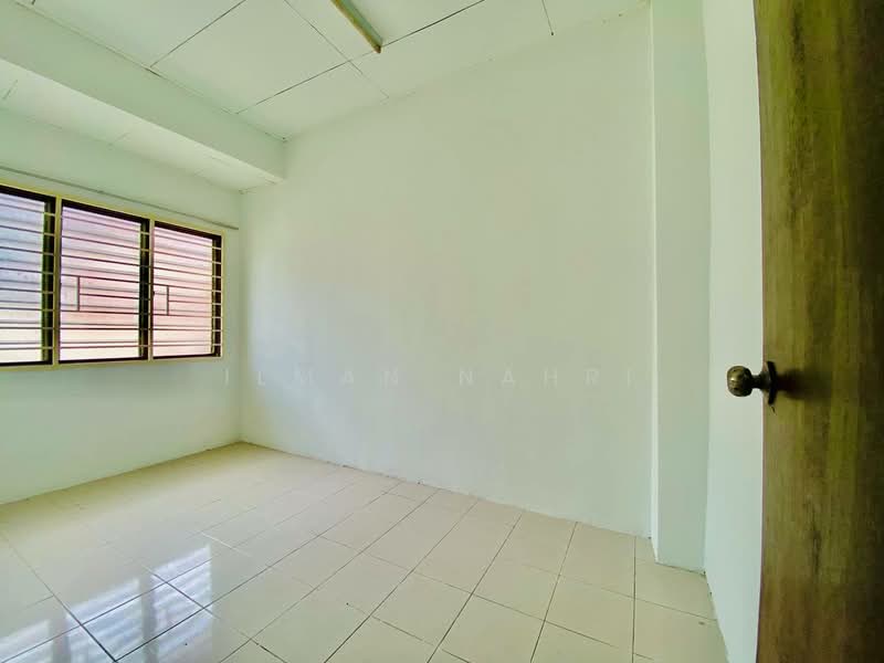 2-storey Terraced House for Sale in Taman Lestari Putra (Seri Kembangan) - Ilman Nahri - Interior - PropertyGuru.com.my