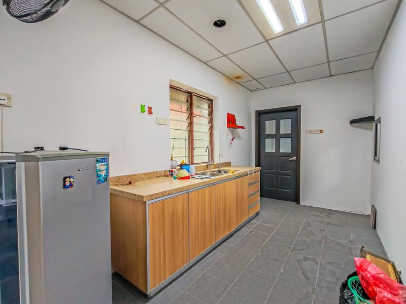 Shop / Office for Sale in Jelutong (Penang) - Khor LH - Kitchen - PropertyGuru.com.my
