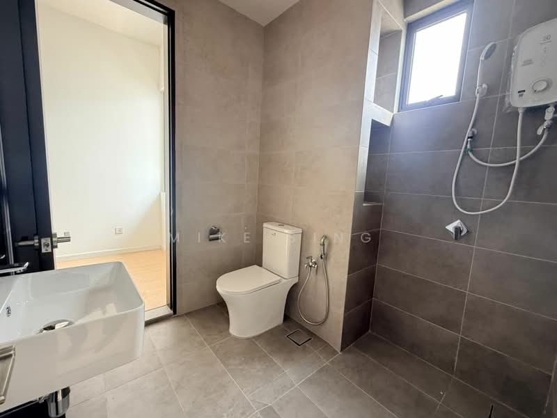 Rumah Teres 2 Tingkat untuk Dijual di Kota Kemuning (Shah Alam) - Mike Sing - Bathroom - PropertyGuru.com.my