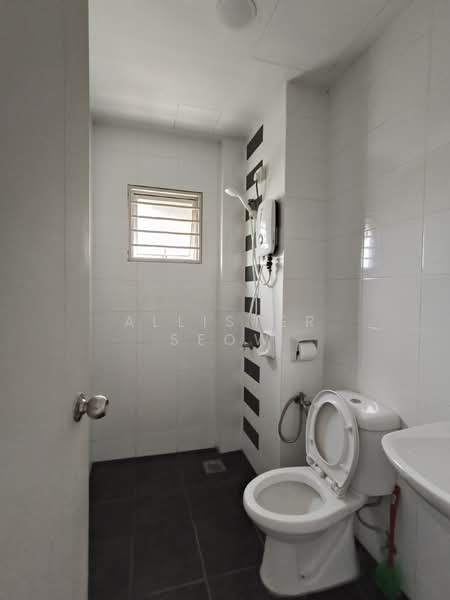 Kondominium untuk Disewa di Lagoon Suites - Allister Seow - Bathroom - PropertyGuru.com.my