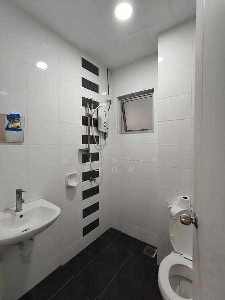 Kondominium untuk Disewa di Lagoon Suites - Allister Seow - Bathroom - PropertyGuru.com.my