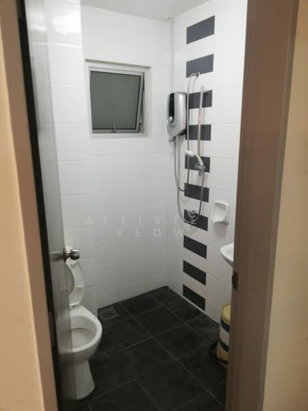 Kondominium untuk Disewa di Lagoon Suites - Allister Seow - Bathroom - PropertyGuru.com.my