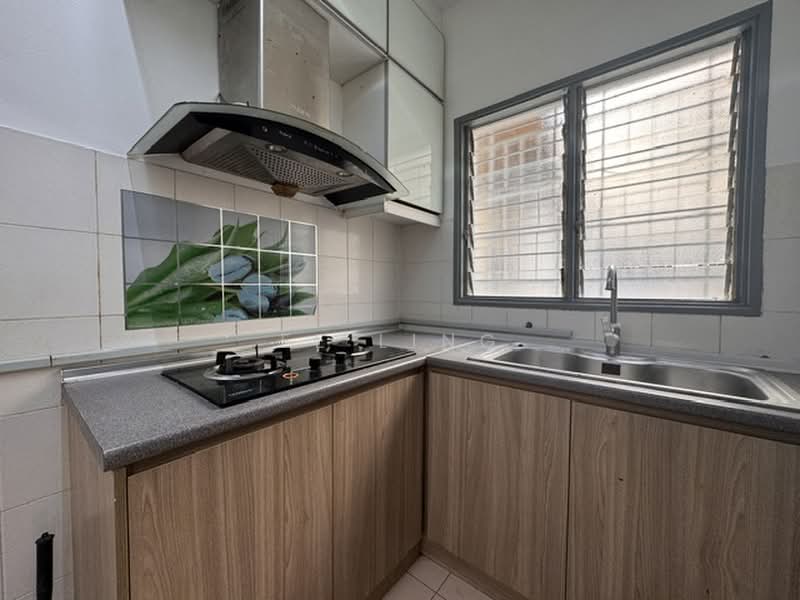 Pangsapuri untuk Disewa di Semarak Apartment - EE Ling - Kitchen - PropertyGuru.com.my