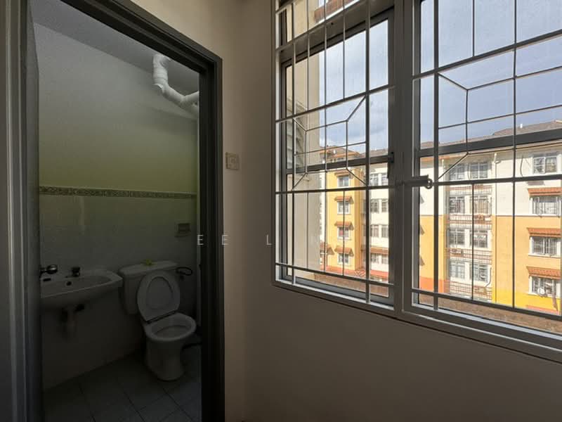 Pangsapuri untuk Disewa di Semarak Apartment - EE Ling - Bathroom - PropertyGuru.com.my