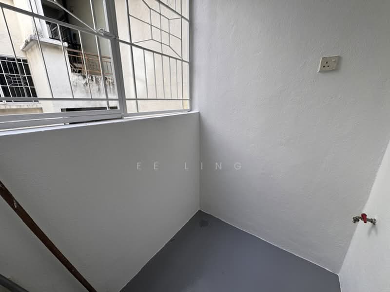 Pangsapuri untuk Disewa di Semarak Apartment - EE Ling - Balcony - PropertyGuru.com.my