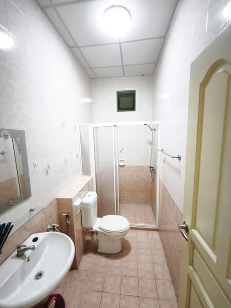 Condominium for Rent at Tanjung Park Condominium - Amanda Phoon - Bathroom - PropertyGuru.com.my