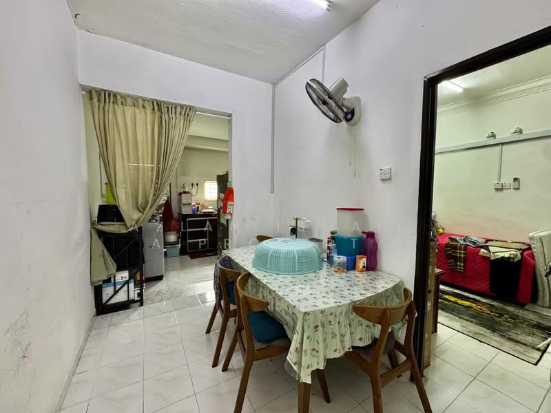 2-storey Terraced House for Sale in Taman Desa Cemerlang (Ulu Tiram) - Azlan Ismail aiproperty - Dining Room - PropertyGuru.com.my