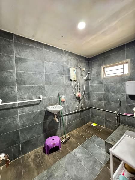 2-storey Terraced House for Sale in Taman Desa Cemerlang (Ulu Tiram) - Azlan Ismail aiproperty - Bathroom - PropertyGuru.com.my