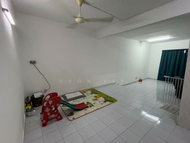 Rumah Teres 2 Tingkat untuk Dijual di Taman Mutiara Mas (Skudai) - Evon Yap - Living Room - PropertyGuru.com.my
