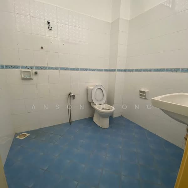 Rumah Teres 2 Tingkat untuk Dijual di Taman Setia Indah (Tebrau) - Anson Hiong - Bathroom - PropertyGuru.com.my