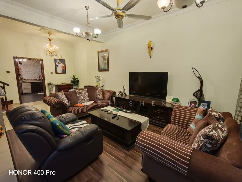 2-storey Terraced House for Sale in Kota Kemuning (Shah Alam) - Irish Shek - Living Room - PropertyGuru.com.my