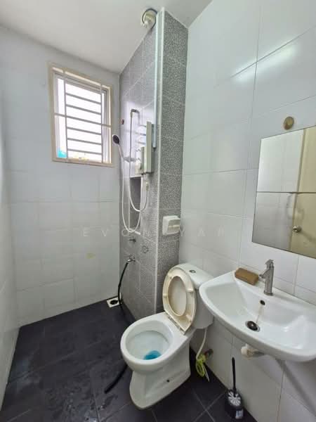 Rumah Teres 2 Tingkat untuk Dijual di Taman Desa Tebrau (Tebrau) - Evon Yap - Bathroom - PropertyGuru.com.my