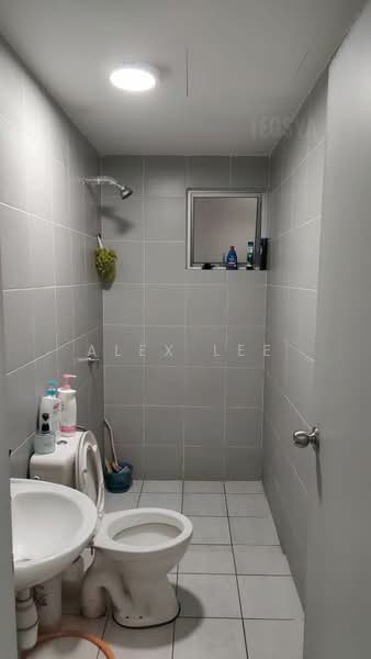 Pangsapuri untuk Dijual di Kemuning Idaman - Alex Lee - Bathroom - PropertyGuru.com.my