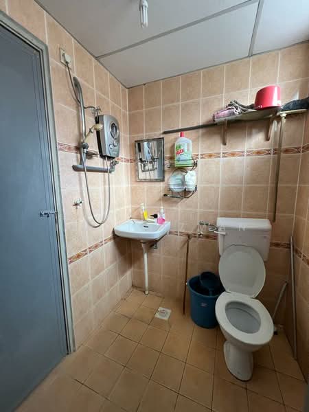 1.5-storey Terraced House for Sale in Taman Psj (Sungai Karang) - Izzat Azman - Bathroom - PropertyGuru.com.my