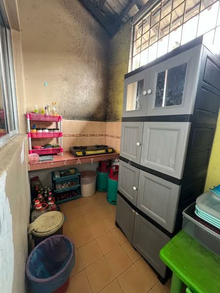 1.5-storey Terraced House for Sale in Taman Psj (Sungai Karang) - Izzat Azman - Kitchen - PropertyGuru.com.my