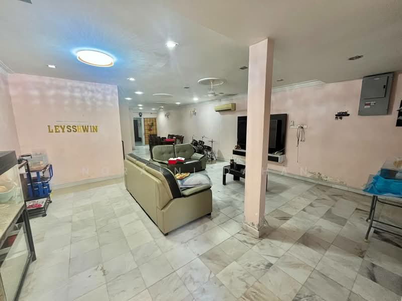 2-storey Terraced House for Sale in Teluk Pulai (Klang) - Noraini Dahan - Living Room - PropertyGuru.com.my