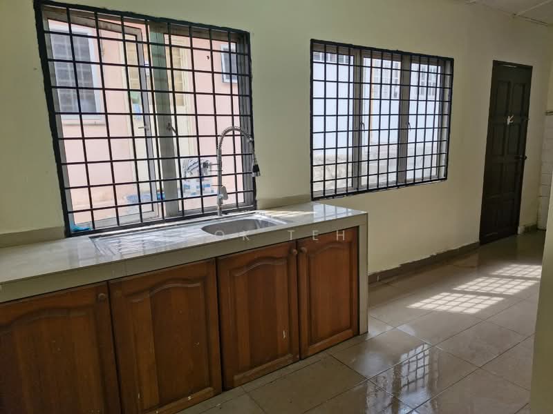 Rumah Teres 2 Tingkat untuk Disewa di Bandar Kinrara (Selangor) - Lok Teh - Kitchen - PropertyGuru.com.my