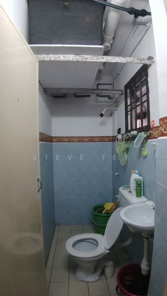 Pangsapuri untuk Dijual di Sri Selera Court Apartment - Steve Tey - Bathroom - PropertyGuru.com.my