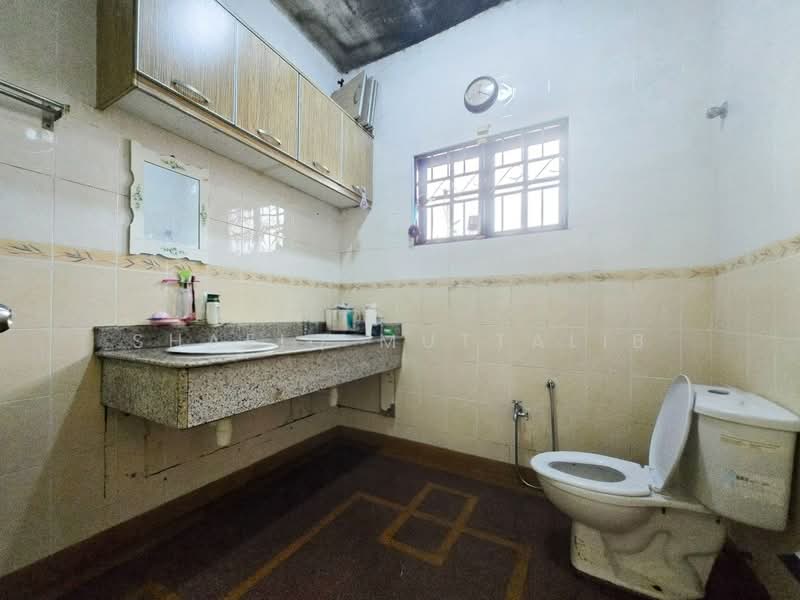 Semi-Detached House for Sale in Taman Taming Maju (Cheras) - Shafiq Muttalib - Bathroom - PropertyGuru.com.my