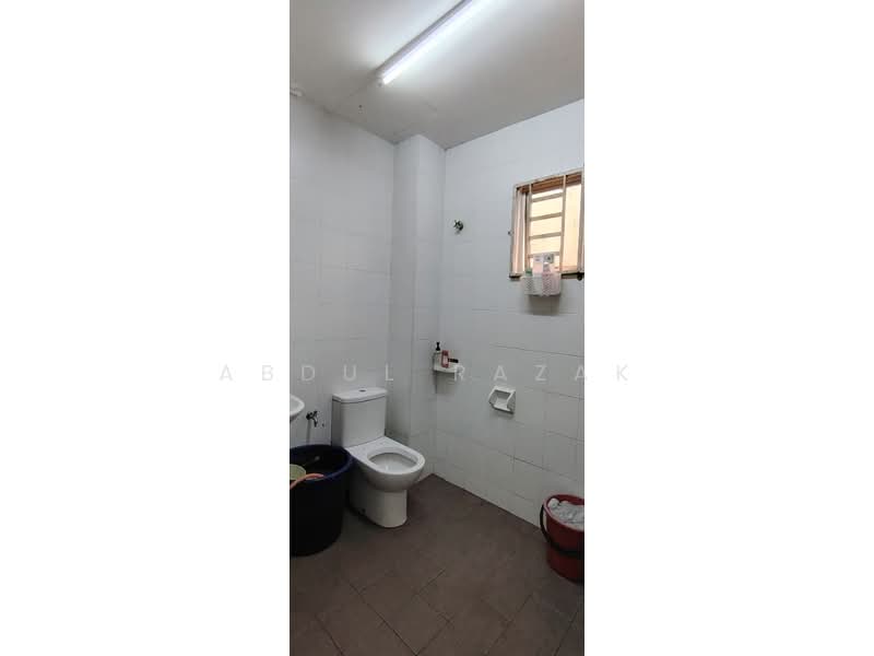 Terraced House for Sale in Shah Alam (Selangor) - Abdul Razak - Bathroom - PropertyGuru.com.my
