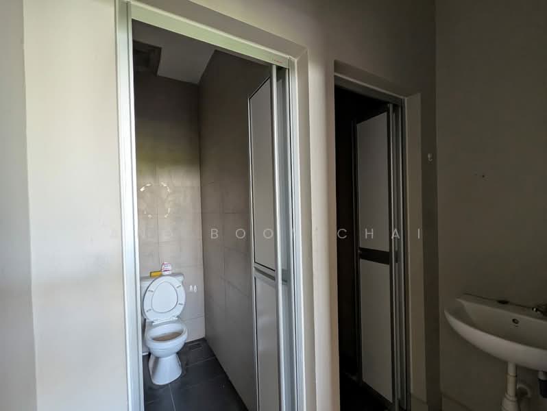 Detached Factory for Rent in Kelapa Sawit (Kulai) - Ang Boon Chai - Bathroom - PropertyGuru.com.my